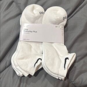 Nike Everyday Plus White Socks